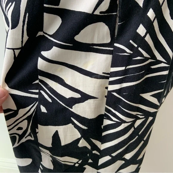 Elegant Black and White Patterned Dress - Picture 5 of 7